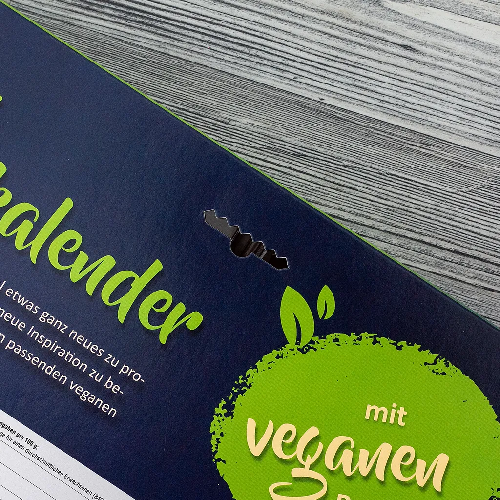 ROTH Gewürz-Adventskalender 'Vegane Rezepte' 2022 Gefüllt Mit 24 Hochwertigen Kräutern Und Kochbuch Mit Veganen Kochideen Für Den Advent – Bild 3