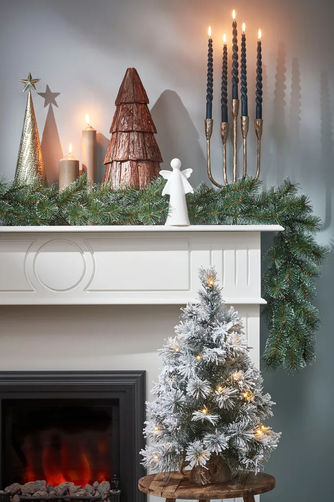 Black Box Trees Dinsmore Künstlicher Weihnachtsbaum In Jutesack - H60 X Ø50 Cm - Grün Frosted – Bild 5