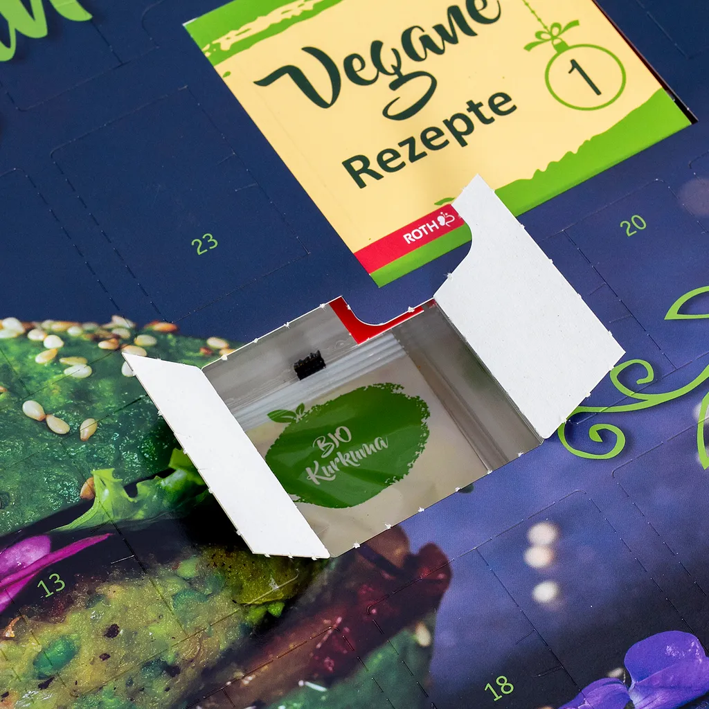 ROTH Gewürz-Adventskalender 'Vegane Rezepte' 2022 Gefüllt Mit 24 Hochwertigen Kräutern Und Kochbuch Mit Veganen Kochideen Für Den Advent – Bild 4