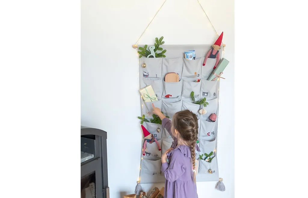 Kindsgut Adventskalender Aus 100% Baumwolle Zum Befüllen, Für Kinder Und Klein-Kinder, Mit 24 Türchen Zum Aufmachen Und Öffnen, Dezente Farben Und Schlichtes Design – Bild 3